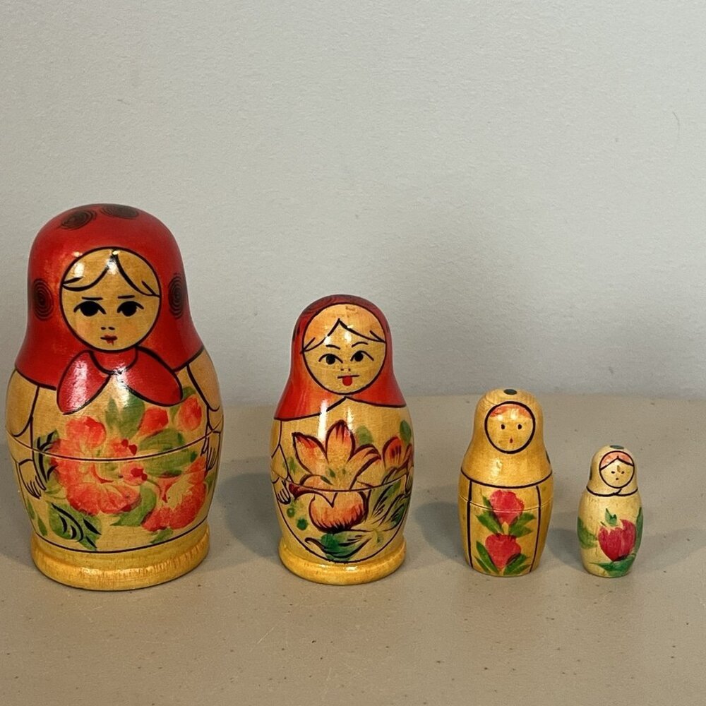 Russian Nesting Dolls Vintage Set of 4 Small